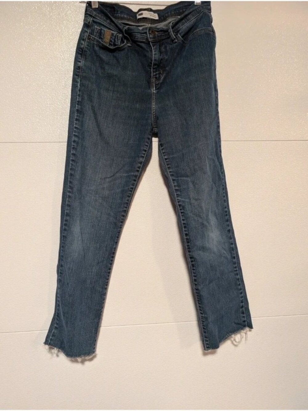 Levi's Perfectly Slimming Raw Edge Jeans Size 29